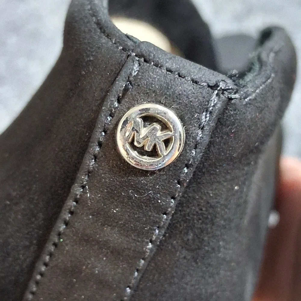 Michael Michael‎ Kors Black Suede V-Cut Platform Booties Pointed Toe Heels 8.5M